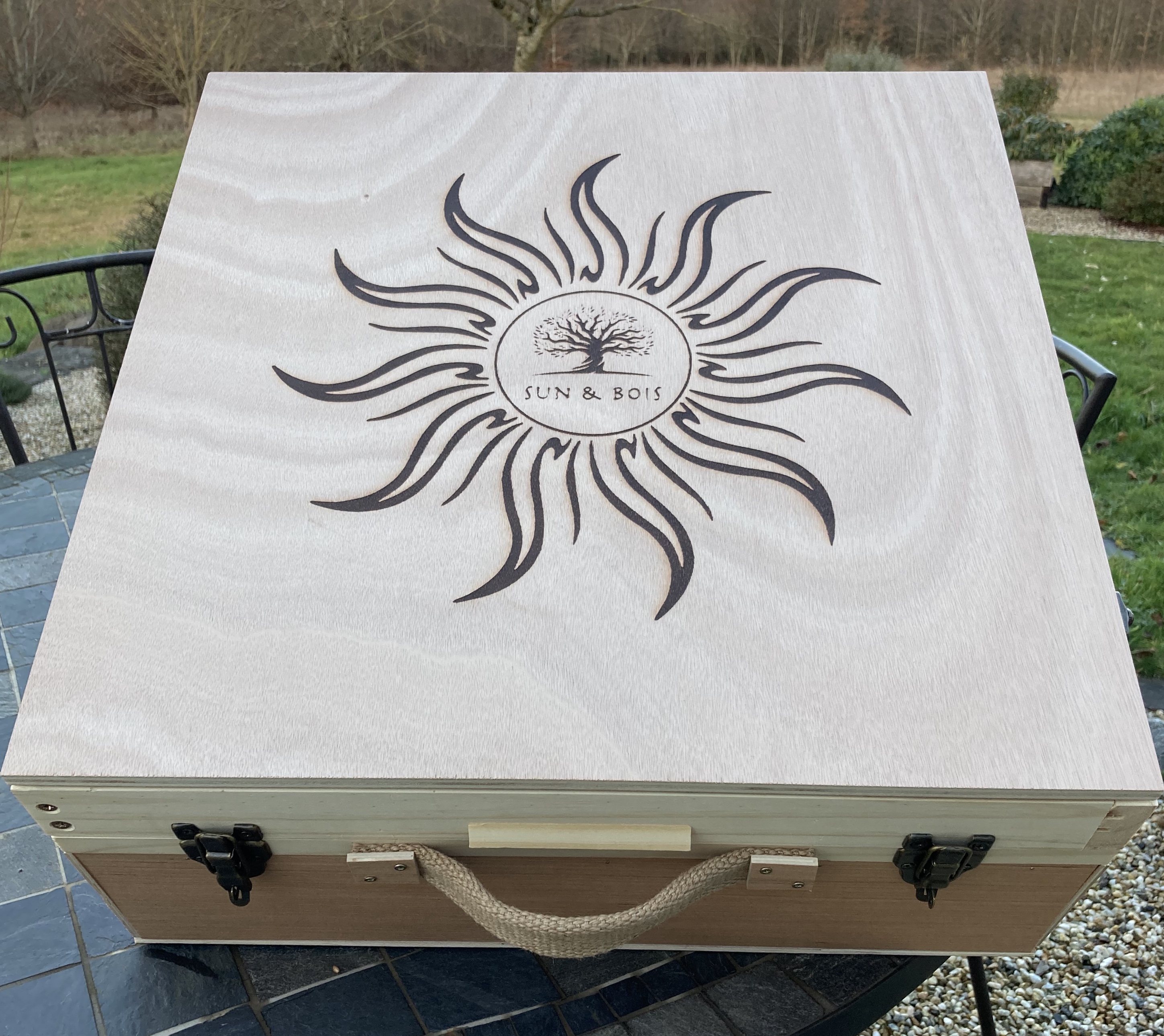 Cuisson dans un four solaire artisanal Sun & Bois